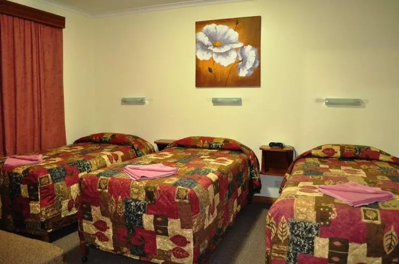 Sharonlee Strahan Villas