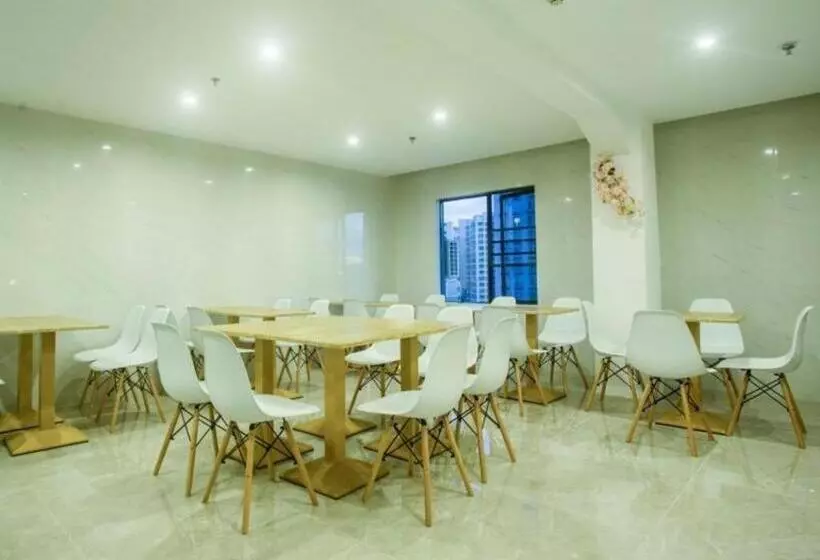 ホテル Greentree Inn Express Hainan Haikou Haixiu Zhong Road