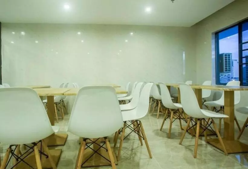 ホテル Greentree Inn Express Hainan Haikou Haixiu Zhong Road