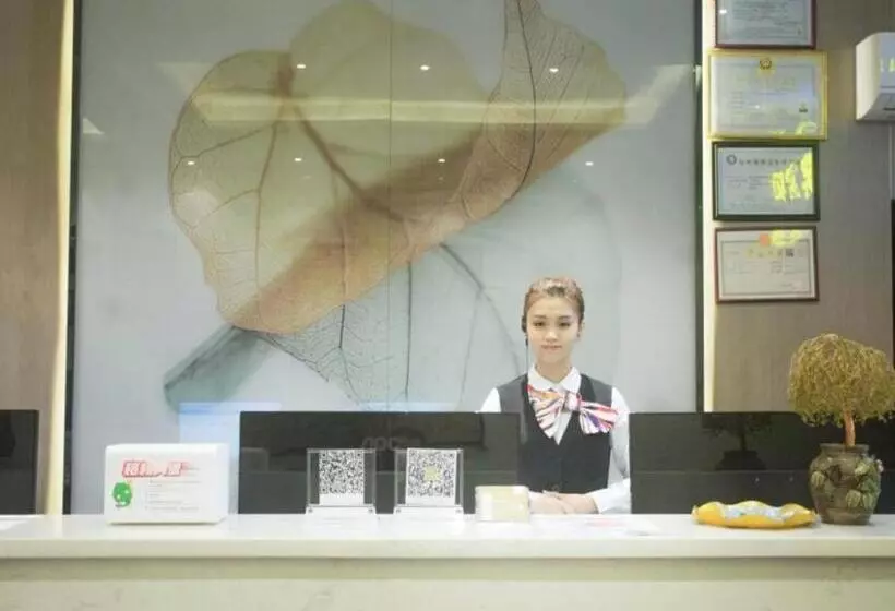 ホテル Greentree Inn Express Hainan Haikou Haixiu Zhong Road