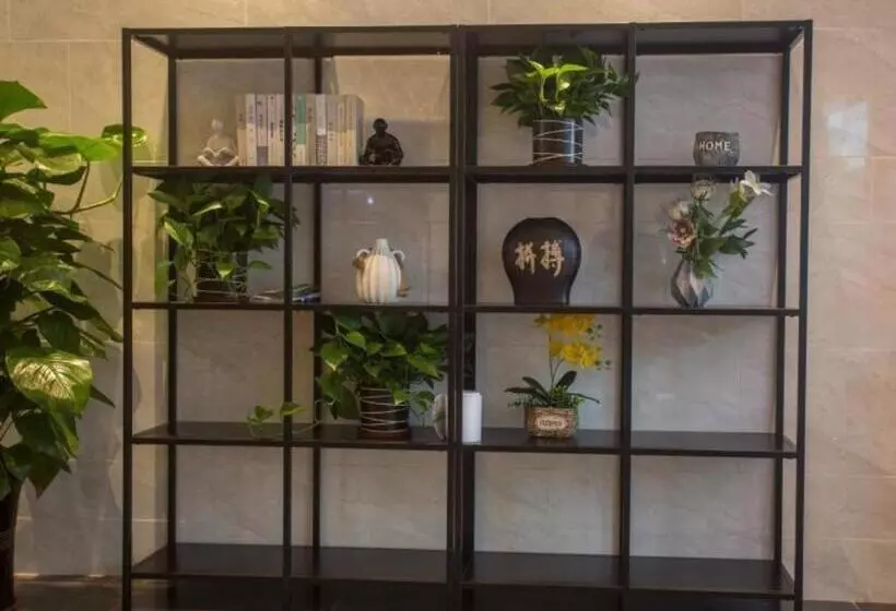 ホテル Greentree Inn Express Hainan Haikou Haixiu Zhong Road