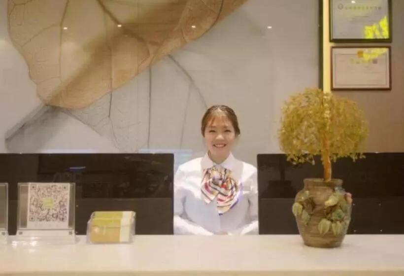 ホテル Greentree Inn Express Hainan Haikou Haixiu Zhong Road