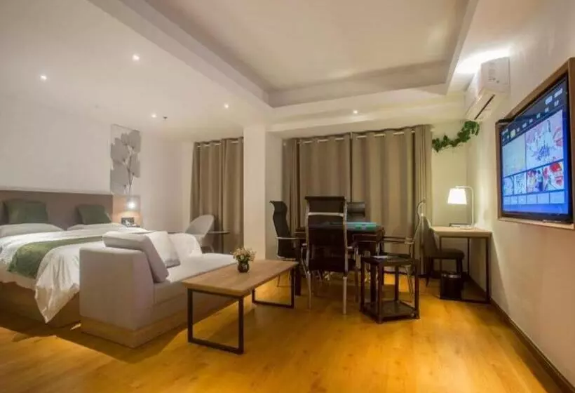 ホテル Greentree Inn Express Hainan Haikou Haixiu Zhong Road