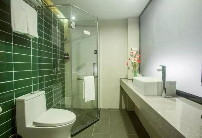 ホテル Greentree Inn Express Hainan Haikou Haixiu Zhong Road