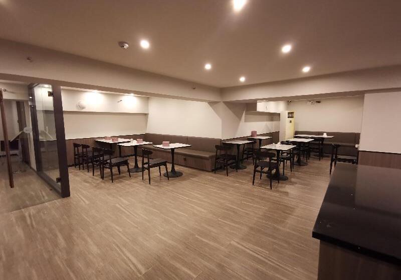 Отель Hanting Express Dashanzi 798 Art District