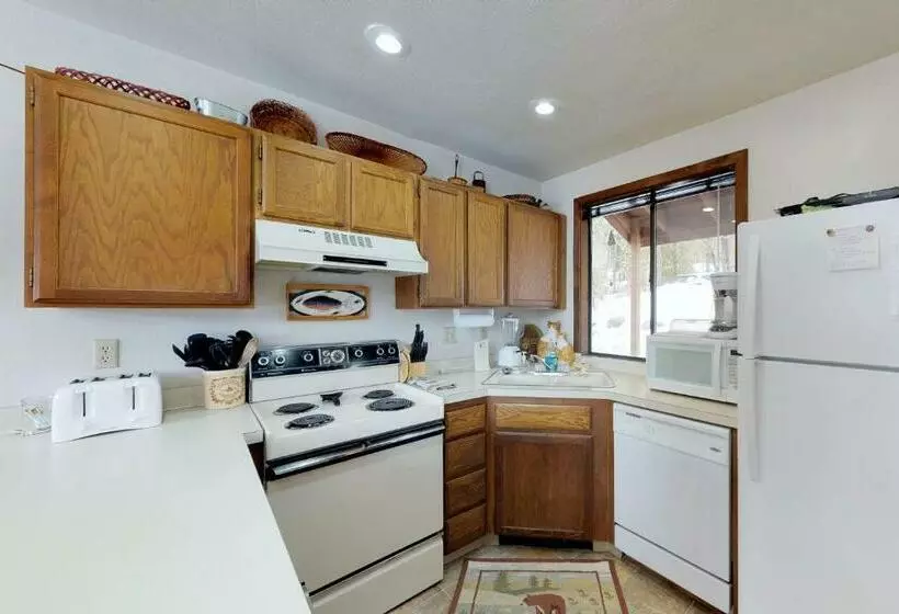 ホテル Meadows Condo Unit #16