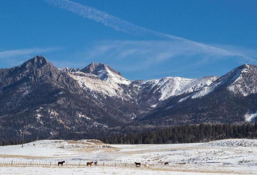 Отель Aspenwood 4250