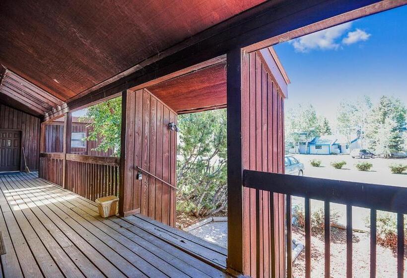 Отель Aspenwood 4250