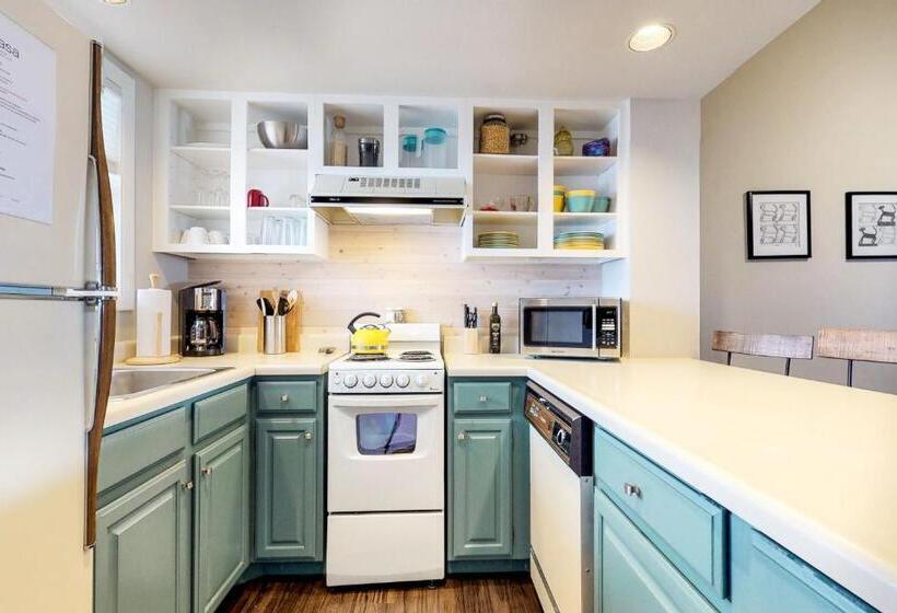 Отель Aspenwood 4250