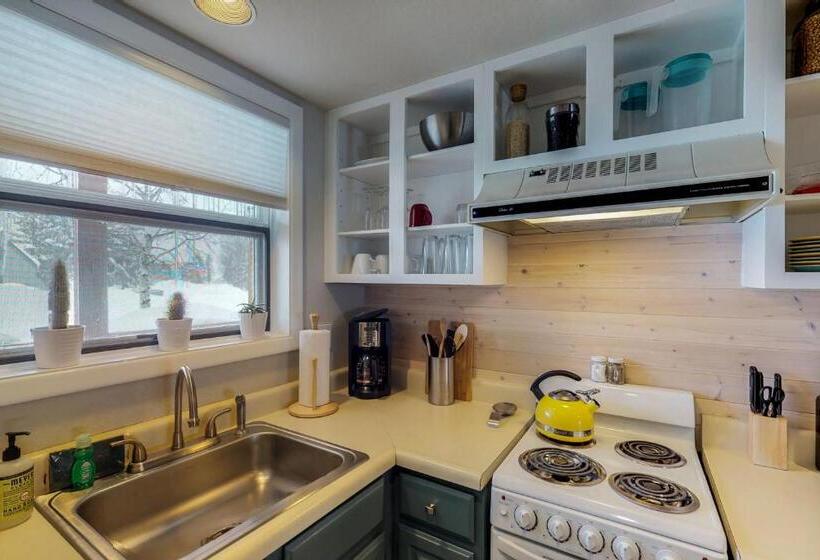 Отель Aspenwood 4250