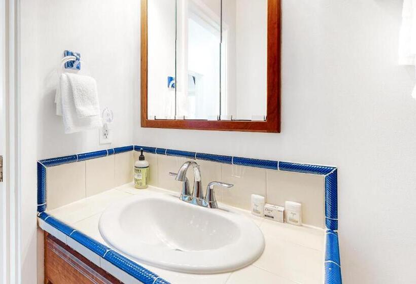 Отель Berni S Ocean View Castle   The Crow S Nest