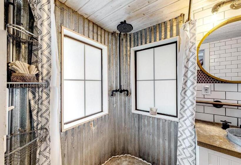 فندق Chimney Rock Tiny Home