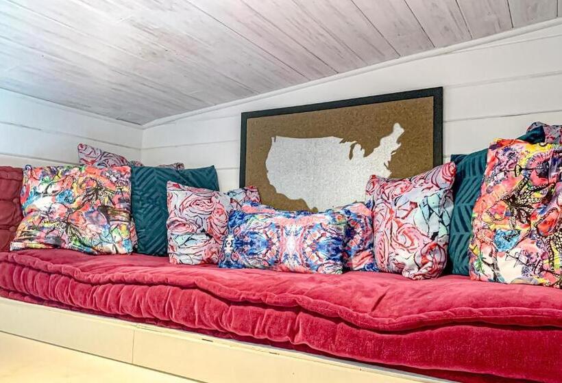 فندق Chimney Rock Tiny Home