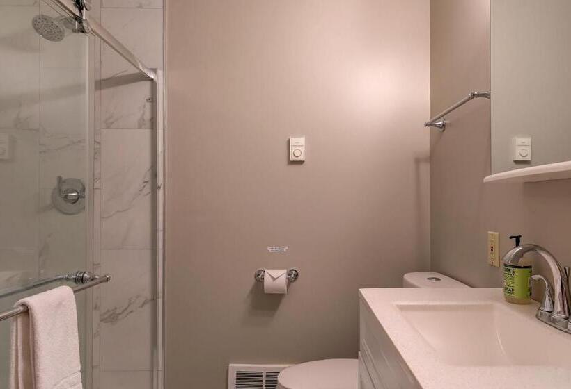 Отель Nanas Nest