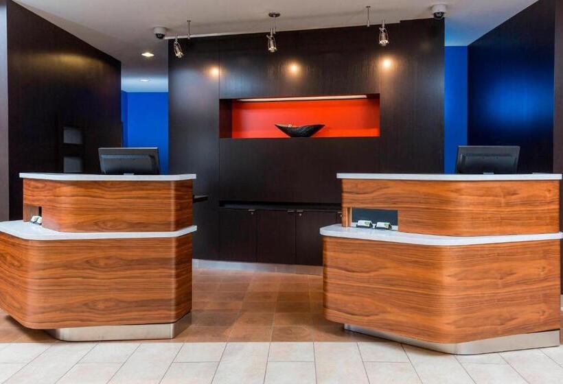 فندق Courtyard By Marriott Bismarck North