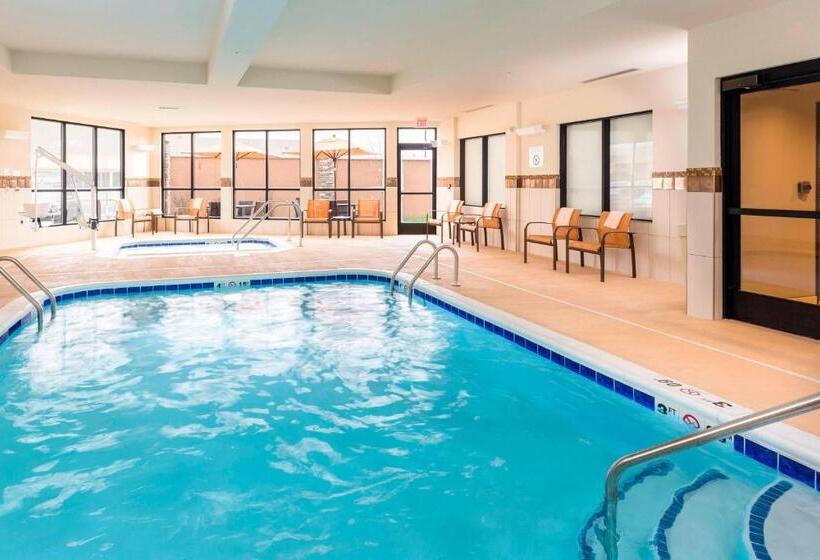 فندق Courtyard By Marriott Bismarck North