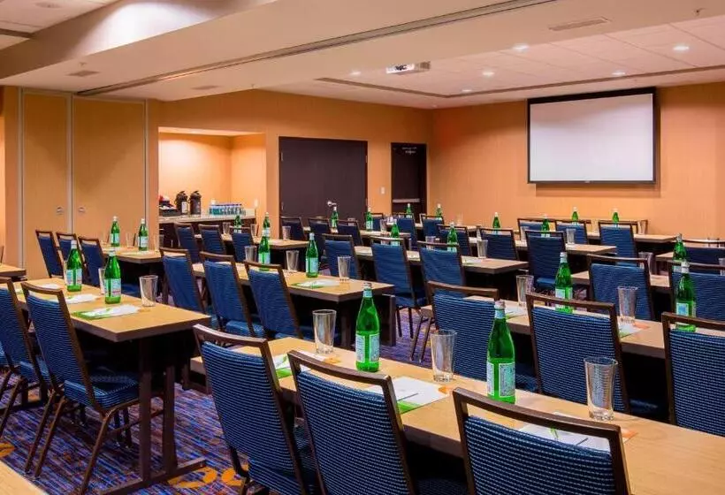 酒店 Courtyard By Marriott Bismarck North