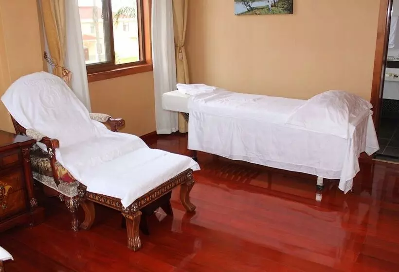 هتل Madagascar Golden Peacock