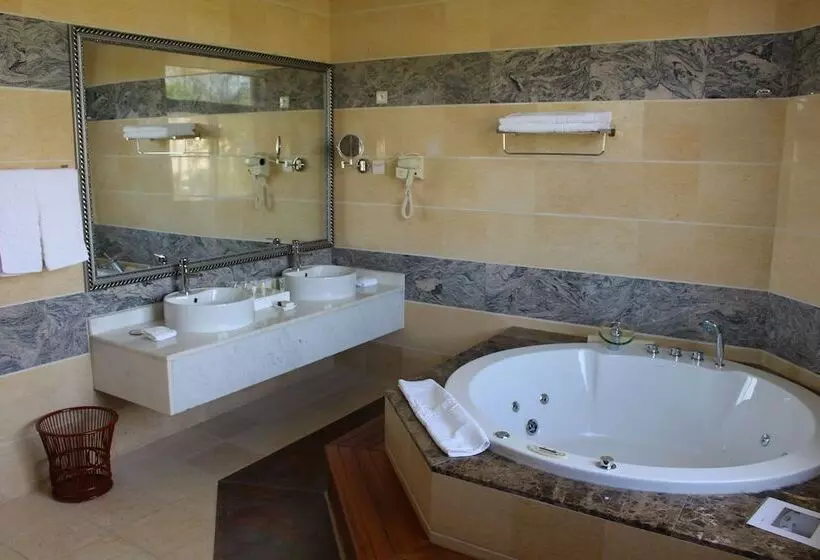 هتل Madagascar Golden Peacock