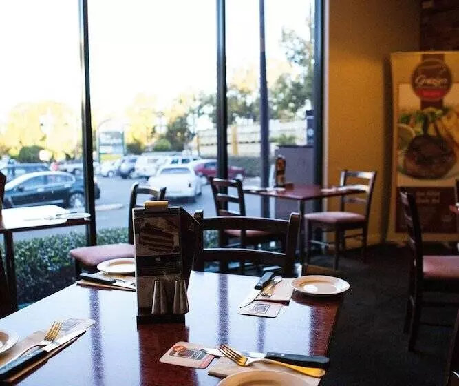 Nightcap At Federal Hotel Toowoomba