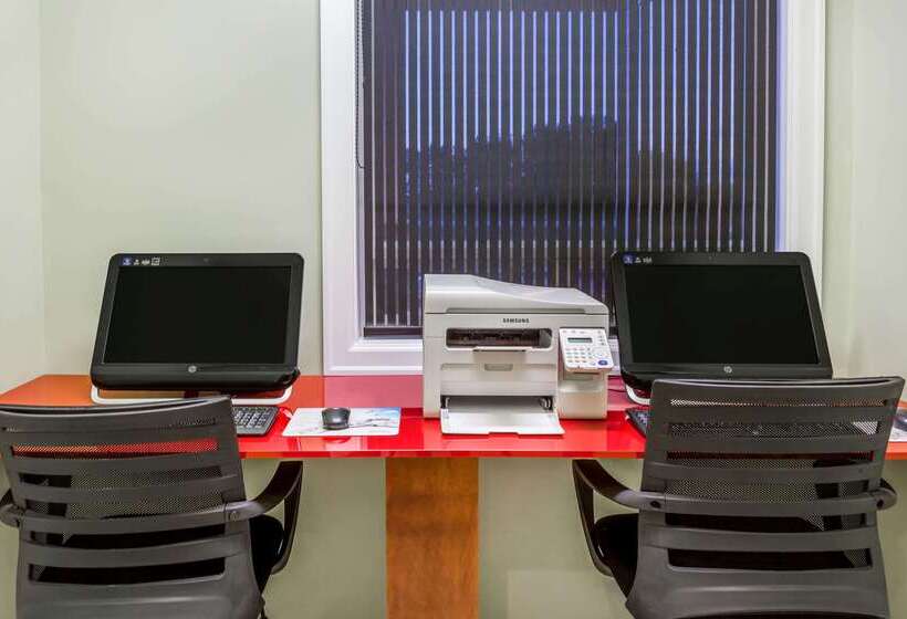 בית מלון כפרי Ramada By Wyndham Carlyle