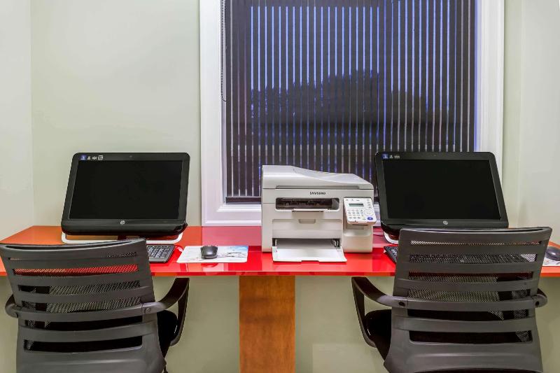 בית מלון כפרי Ramada By Wyndham Carlyle