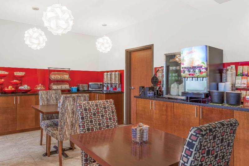 בית מלון כפרי Ramada By Wyndham Carlyle