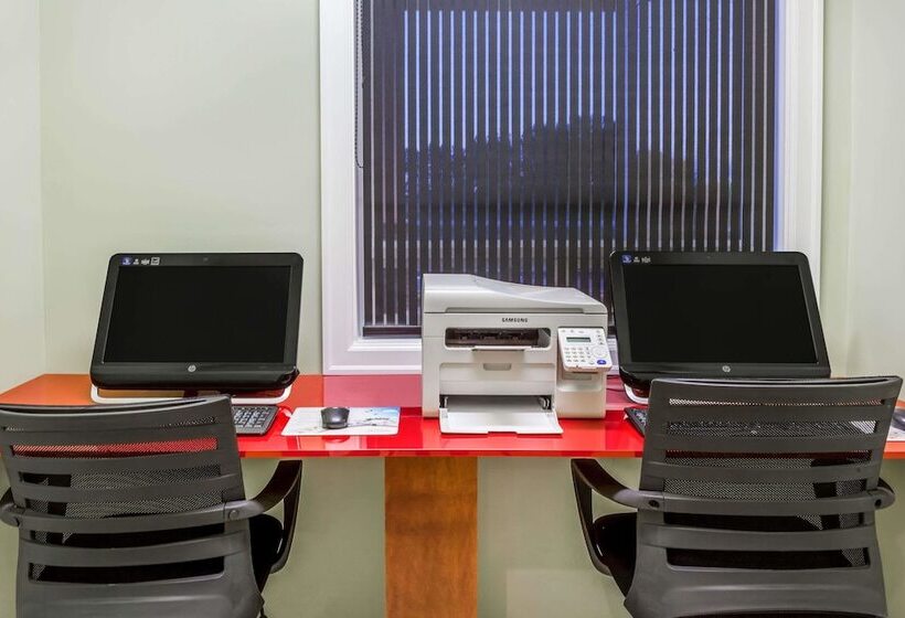 בית מלון כפרי Ramada By Wyndham Carlyle