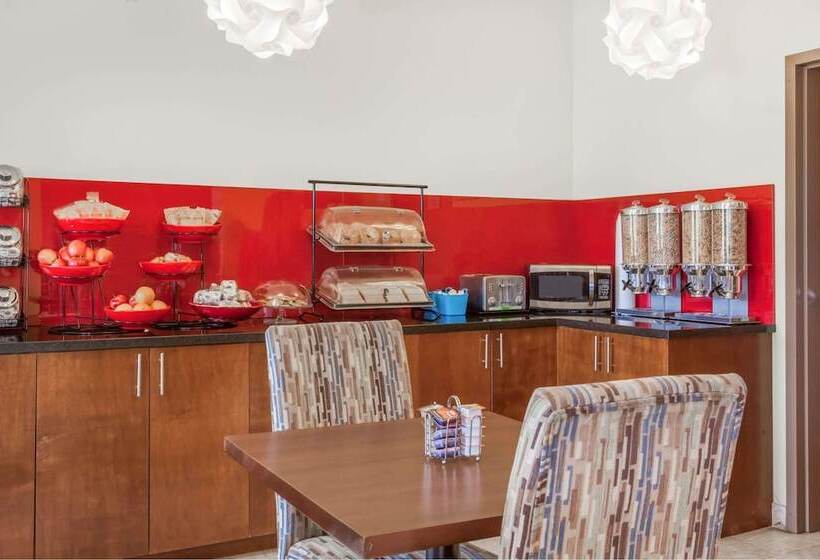 בית מלון כפרי Ramada By Wyndham Carlyle