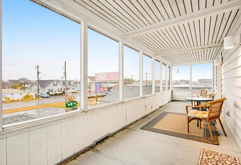 هتل 37534 Lighthouse Rd #202