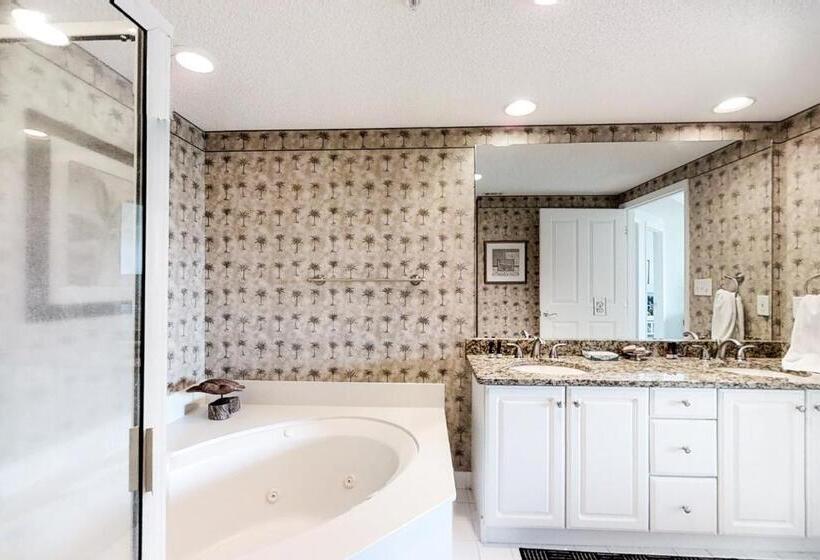 هتل Hampton Place 5501