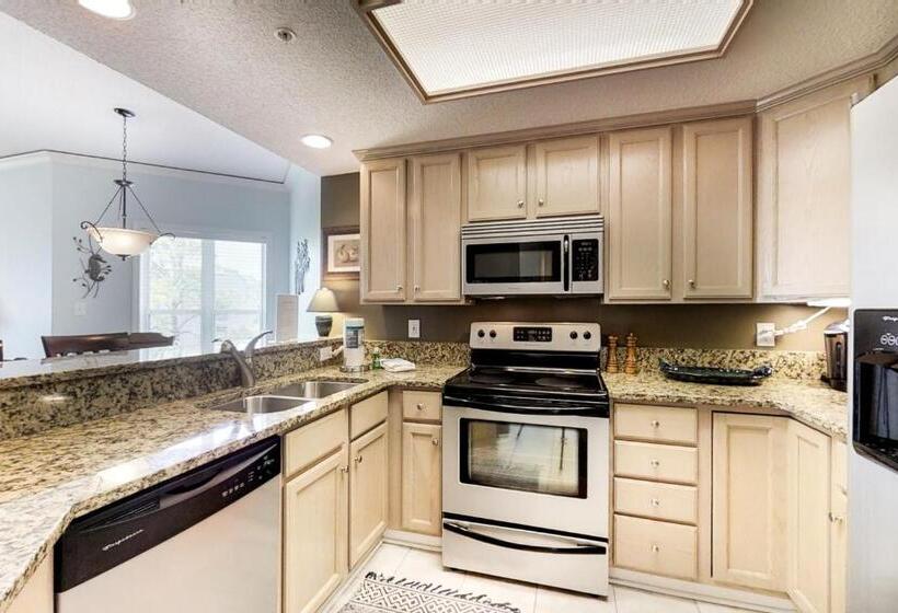 هتل Hampton Place 5501