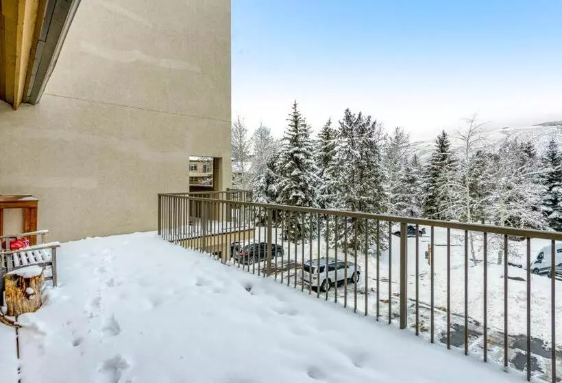 ホテル 2 Bed 2 Bath Apartment In Avon
