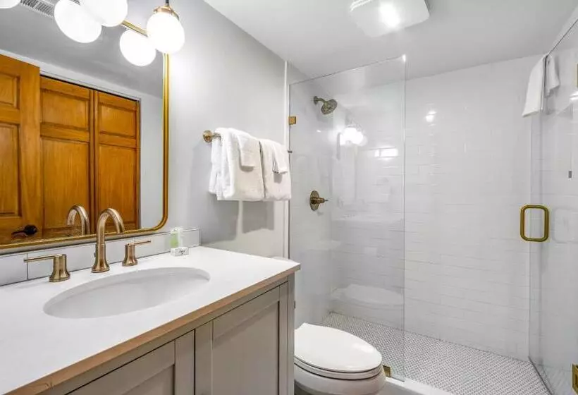 ホテル 2 Bed 2 Bath Apartment In Avon