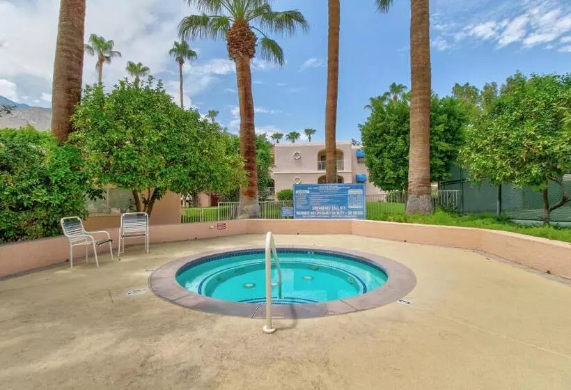 Hotelli Sunny Palm Springs Retreat Permit# 58428