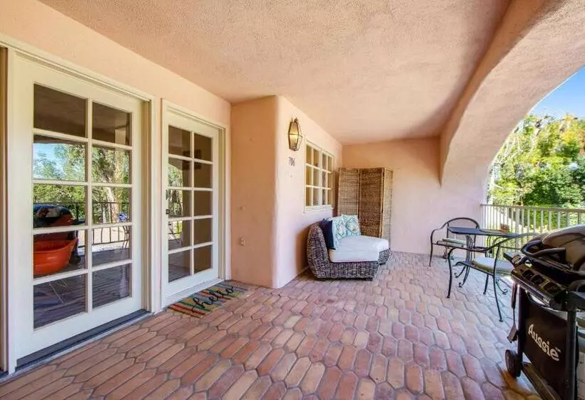 Hotelli Sunny Palm Springs Retreat Permit# 58428