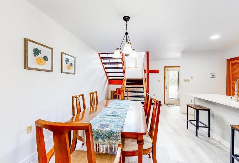 Отель Mountainside Oasis