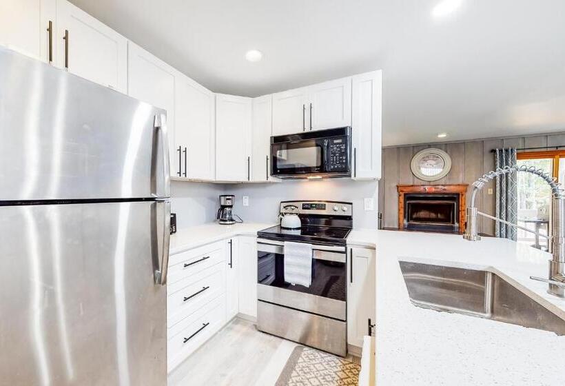 Отель Mountainside Oasis