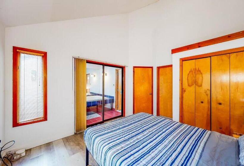 Отель Mountainside Oasis