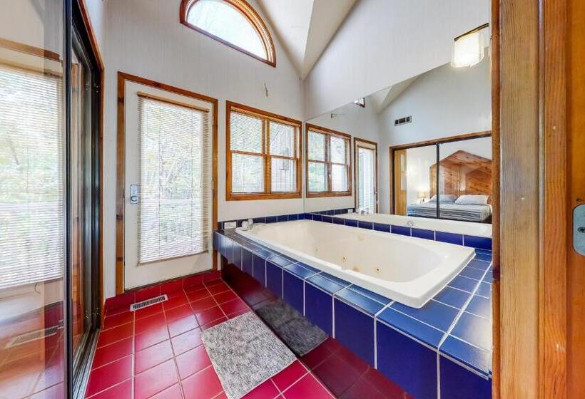 Отель Mountainside Oasis