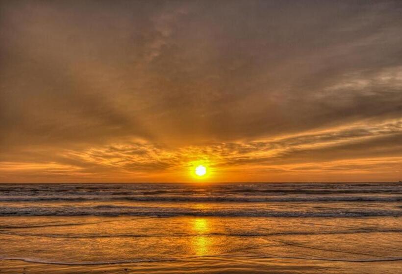 فندق The Waves #a1