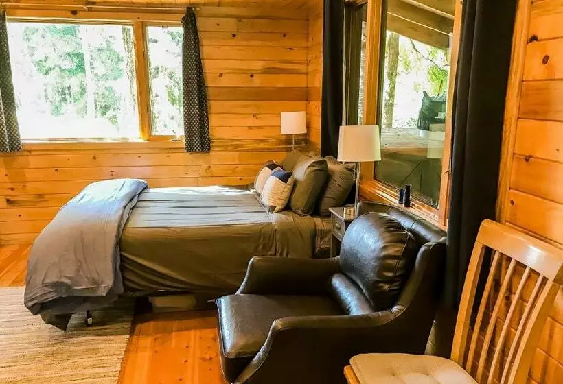 ホテル Cove Cabin Retreat