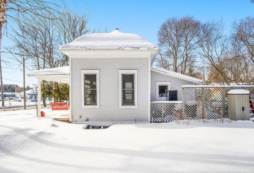 Отель Lake Daze