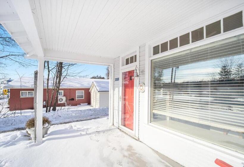 Отель Lake Daze