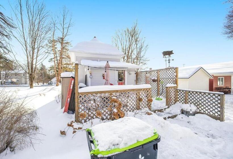 Отель Lake Daze