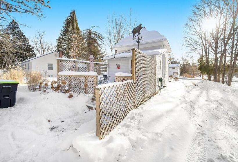 Отель Lake Daze