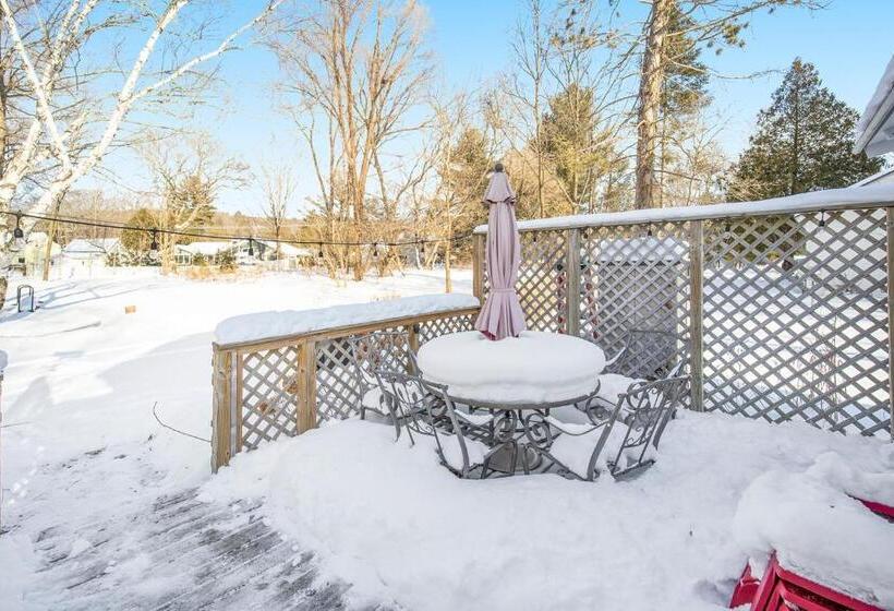 Отель Lake Daze