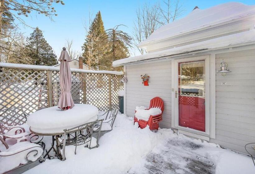 Отель Lake Daze