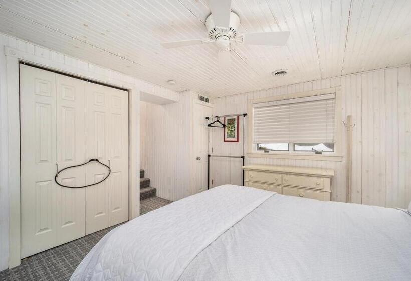 Отель Lake Daze