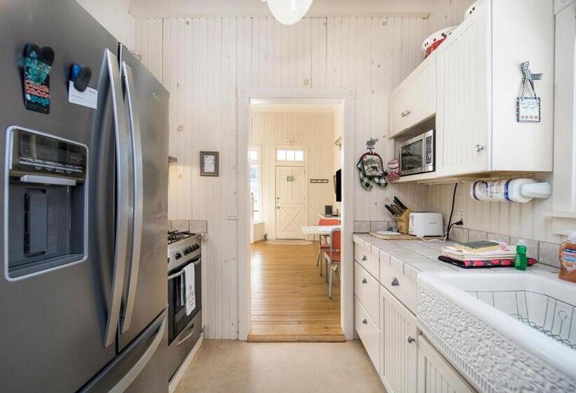 Отель Lake Daze